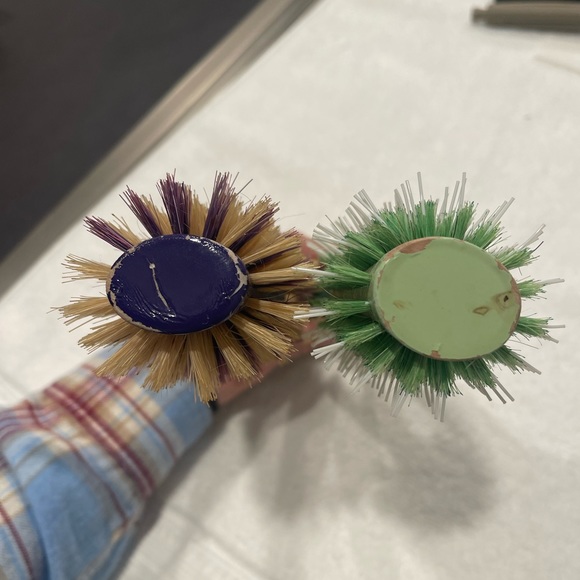 Retired professionals styling brushes - Picture 2 of 3